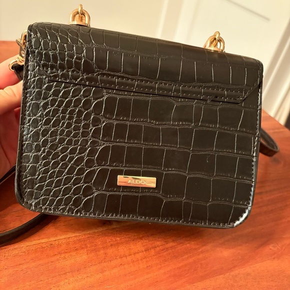 Aldo Black Croc Embossed Crossbody Bag Purse Handbag Gold Detail Belt Strap LN - Picture 6 of 7